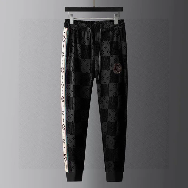 🅿️500 [LV Louis Vuitton] hot-selling suit is coming. Focus on the original version of the official website. 2025 new hot-selling cardigan and sweatshirt suit. The original order is the best. 🇭🇰The meticulous work of top designers. It has a fitting and perfect upper body effect. All-natural high-quality Tencel Roman cotton 100%, close-fitting comfort, noble and elegant! Original hardware embodies elegance and nobility! Counter size: M-4XL (up to 190 pounds)